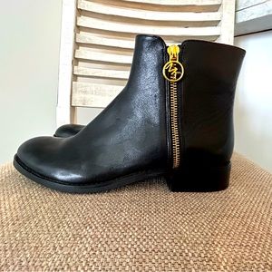 MICHAEL KORS Black Leather Booties